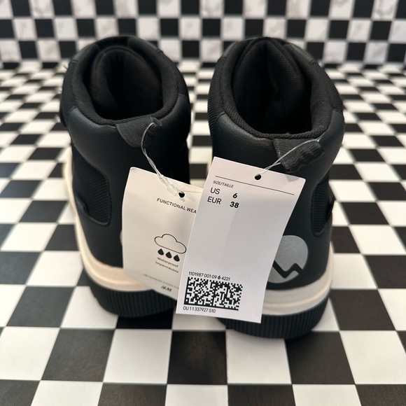 NWT H&M Waterproof High Tops. Youth & Men’s size 6, Women’s size 7.5. UNISEX - Picture 5 of 11